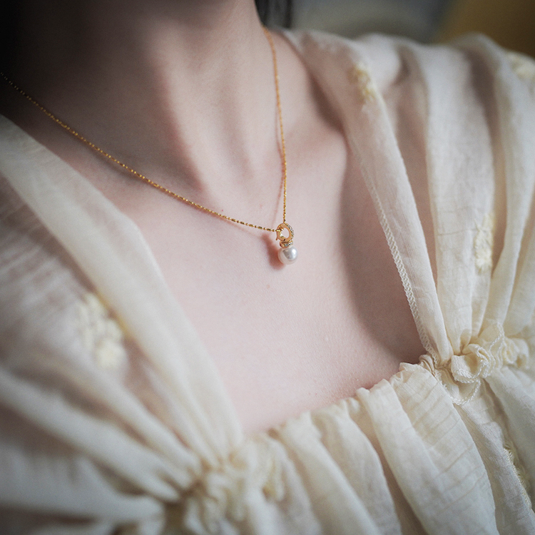 Pearl and Zircon Pendant Necklace Amber NG