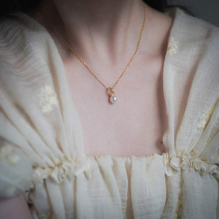 Pearl and Zircon Pendant Necklace Amber NG