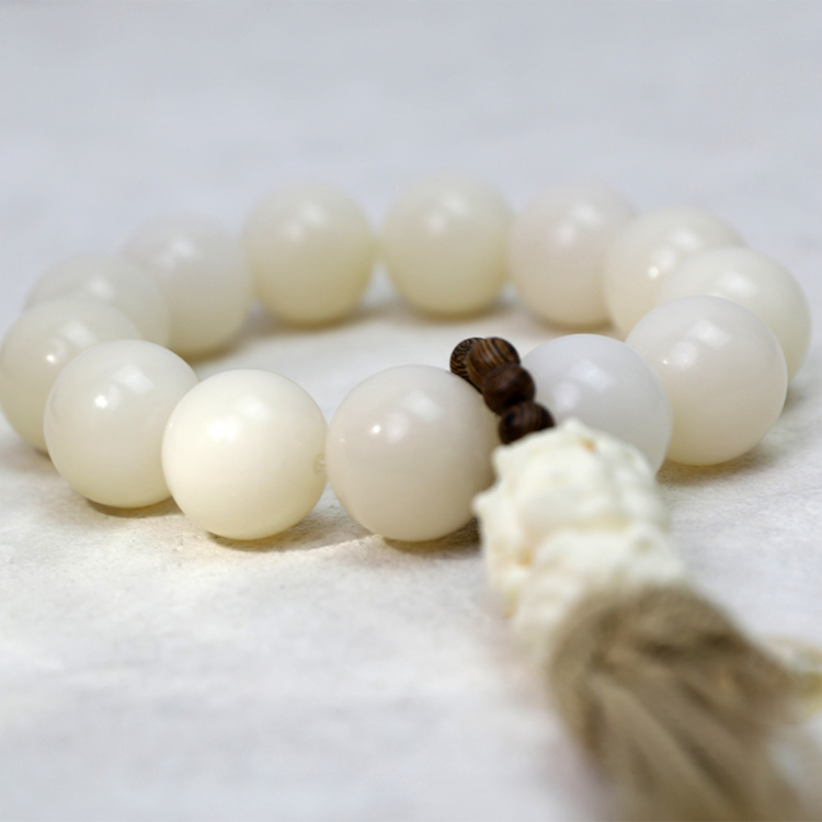 White Jade Bodhi Root Wen Play Bracelet Amber NG