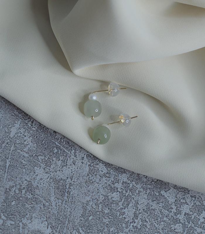 Hetian Jade Pearl 14K Rolled Gold Ear Stud Amber NG